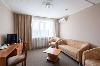 Гостиница Авиатор Казань "Джуниор Сюит" с двуспальной кроватью-2