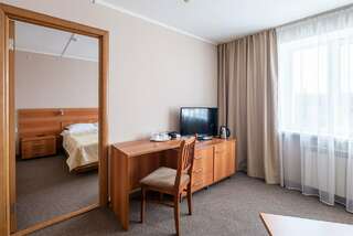 Гостиница Авиатор Казань "Джуниор Сюит" с двуспальной кроватью-3