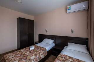 Гостиница Авиатор Казань "Вторая" категория двухместный с санузлом на 2 номера-2