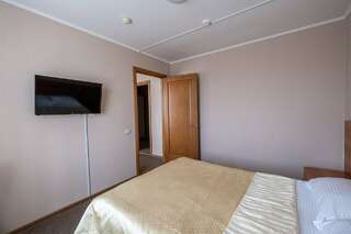 Гостиница Авиатор Казань "Джуниор Сюит" с двуспальной кроватью-5