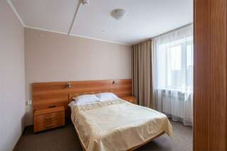 Гостиница Авиатор Казань "Джуниор Сюит" с двуспальной кроватью-1