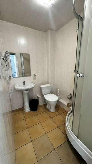 Гостиница Авиатор Казань "Вторая" категория трехместный с санузлом на 2 номера-4