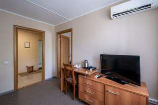 Гостиница Авиатор Казань "Джуниор Сюит" с раздельными кроватями-3